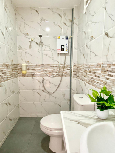 Bathroom, Sweet Hug Hotel, Muang Suphanburi