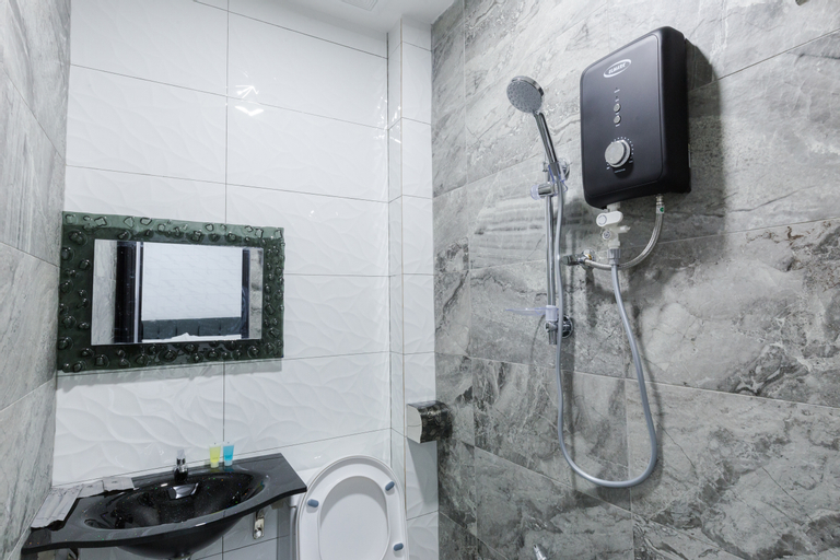 Bathroom 23