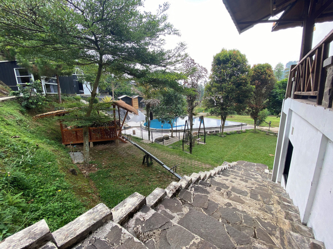 Exterior & Views 24