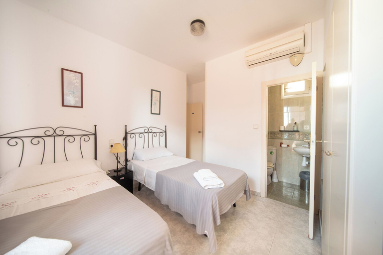 Bedroom 3, Sitges Beach Hostal, Barcelona