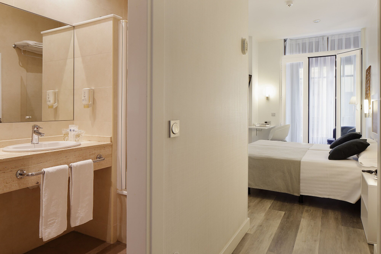 Bathroom 5, Hotel Santa Rosa, Blue Hoteles, Asturias