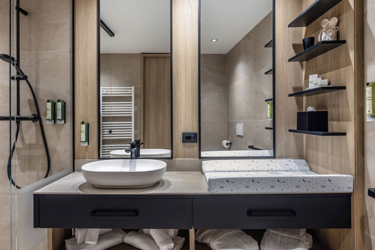 Bathroom 5, Gardea Soulfamily Resort, Trento