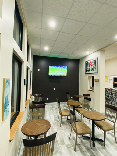 Food & Drinks 5, Super 8 By Wyndham Winona Mn, Winona