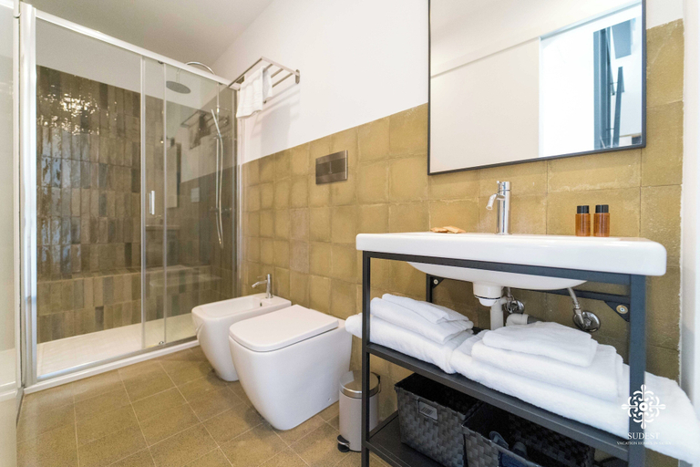 Bathroom 5, La Terrazza sull'Antico Mercato, Syracuse