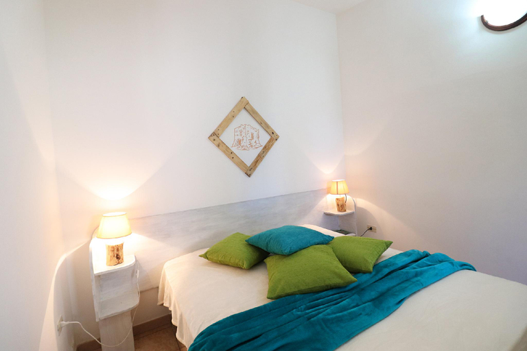 Bedroom 3, Casa Pizzutella Torre Santo Stefano in Otranto 3 places, Lecce