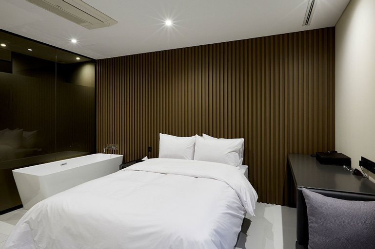 Bedroom 18