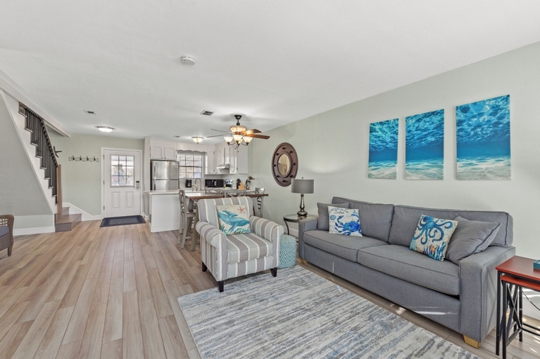18817 Deluna Ct - Luna De Mar, Bay