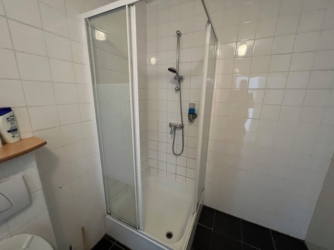 Bathroom 5, Zaanse Schans Apartments, Wormerland