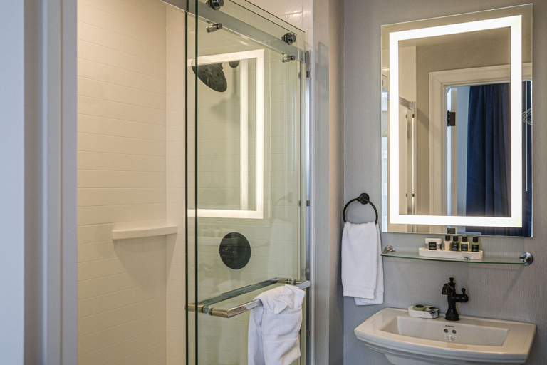 Bathroom 5, BLU-Tique, Akron, a Tribute Portfolio Hotel, Summit