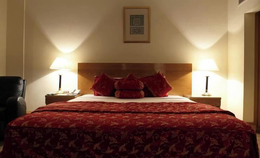 Bedroom 3, Carlton Hotel Karachi, Karachi