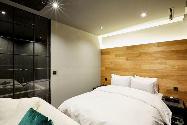 Bedroom 30