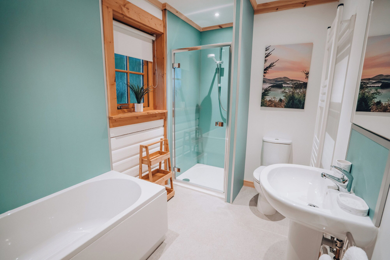 Bathroom, Merklands Wood Luxury Lodges, South Lanarkshire