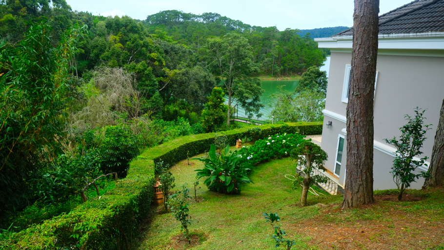 Exterior & Views 5