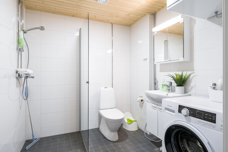 Bathroom 3, Hiisi Homes Vantaa Keimolanmäki, Uusimaa