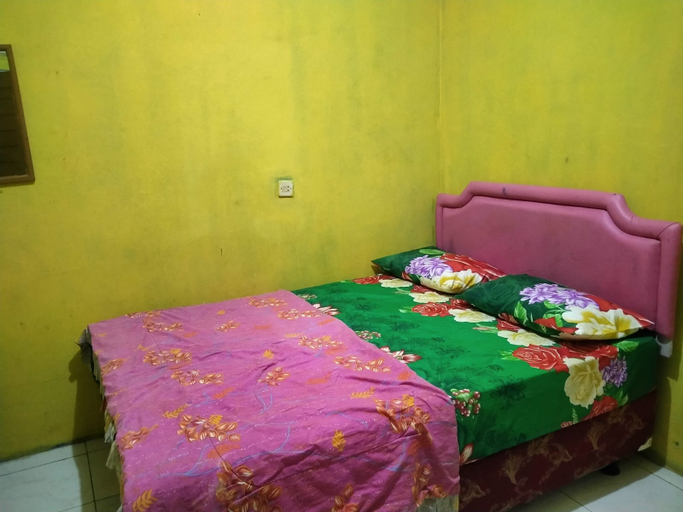Bedroom 3, Penginapan Dan Resto Seafood Avon Pandawa 83, Garut