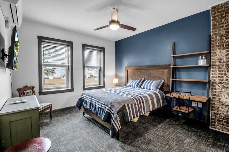 Bedroom 1, Webber Hotel, Orleans