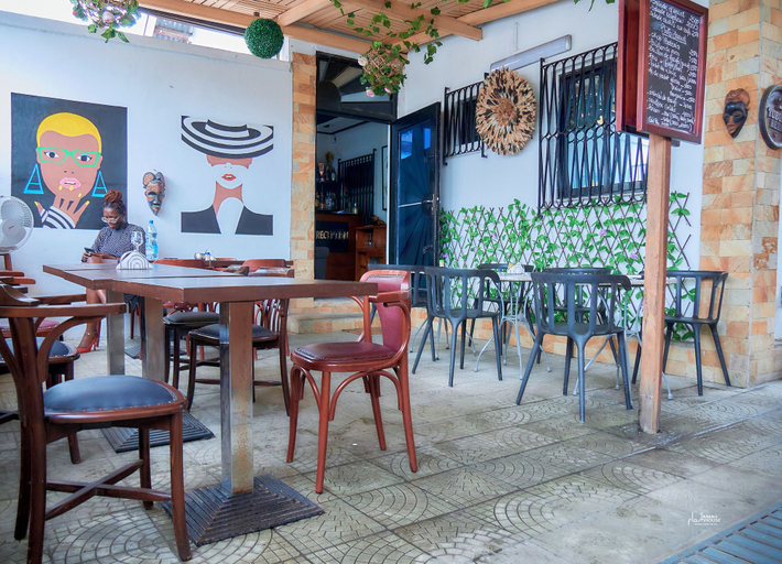 Food & Drinks 4, Villa des roses, Wouri