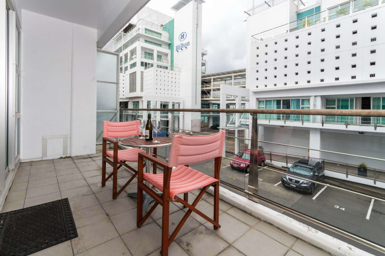 Food & Drinks, Waterfront Seaview Apt Hotel, Waitakere