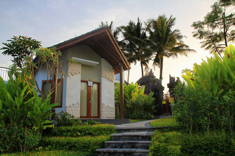 Exterior & Views 1