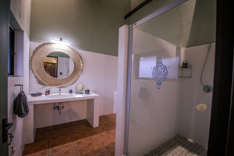 Bathroom 4, Okapuka Safari Lodge, Windhoek Rural