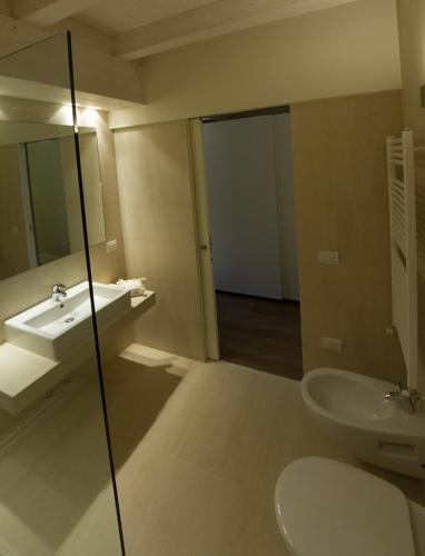 Bathroom 2, La Casa Del Porto, Bergamo