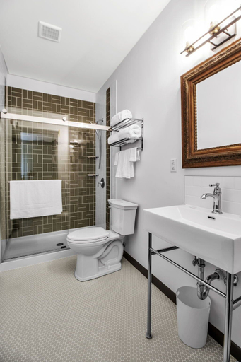 Bathroom 4, Webber Hotel, Orleans