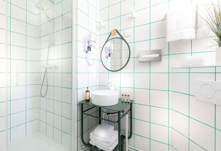 Bathroom 3, Hotel Saint Regis, Saône-et-Loire