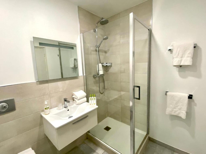 Bathroom 3, Hotel Saint Regis, Saône-et-Loire