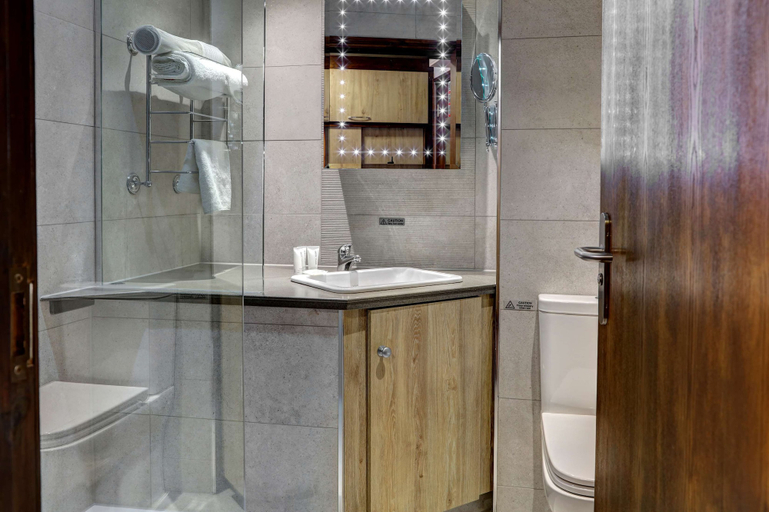 Bathroom 4, Pastures Hotel, Doncaster