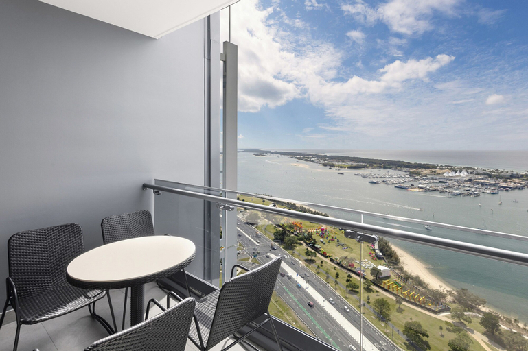 Exterior & Views 15