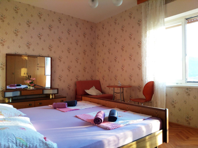 Bedroom 2, New And Completely Renovated Apartment 53, Marina