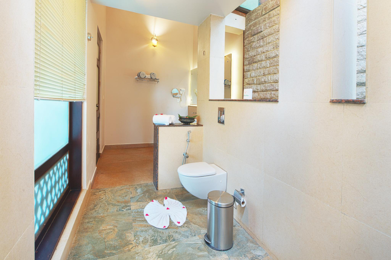 Bathroom 5, Greenwoods Thekkady - A Five Star Classified Resort, Theni