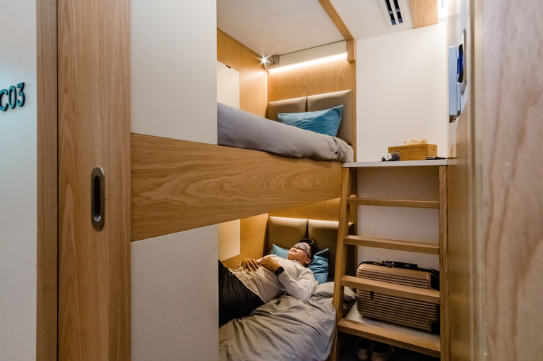 Sleep 'n fly Sleep Lounge, NORTH Node - Transit only
