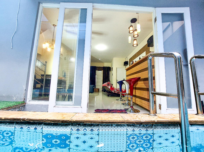 Others 3, Private Pool Villa Kartika Batu w/ 3 Full AC BR, Malang