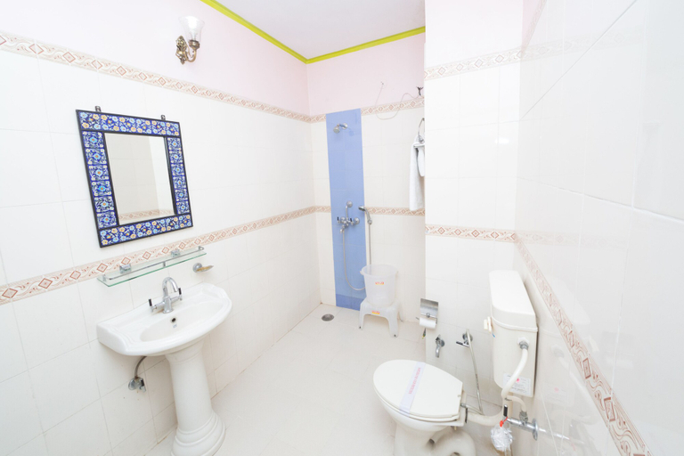 Bathroom 4, Hotel Moon Light Palace Jaipur, Jaipur
