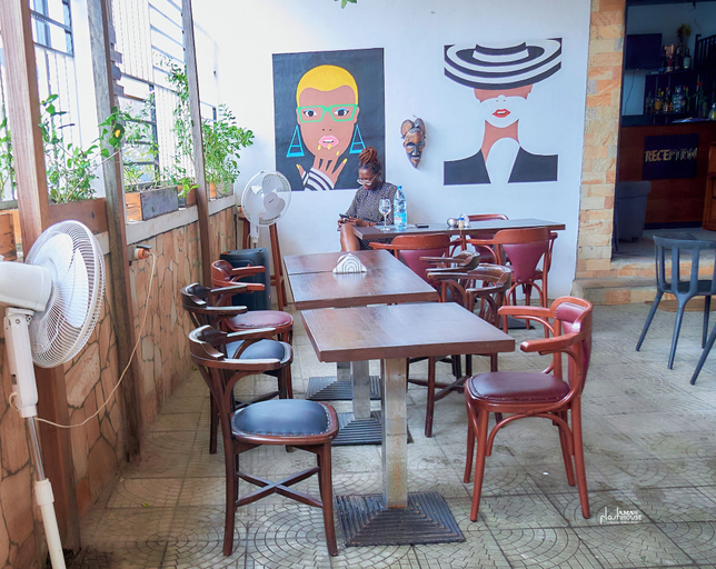 Food & Drinks 3, Villa des roses, Wouri