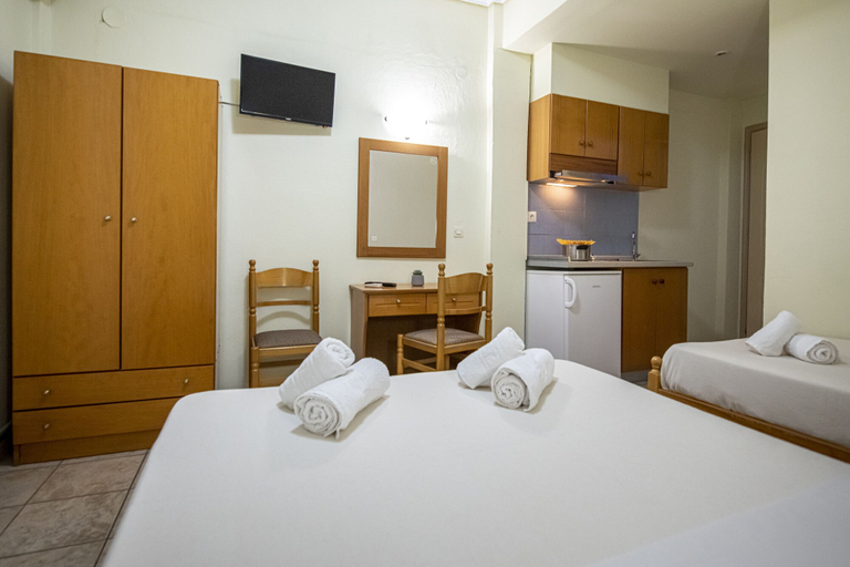 Bedroom 5, Lucia Hotel Paralia, Central Macedonia