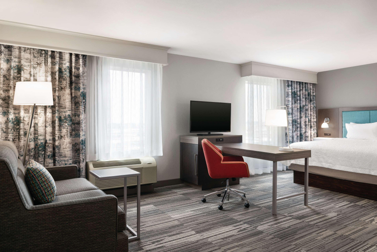 Bedroom 3, Hampton Inn By Hilton Champaign Southwest, Champaign