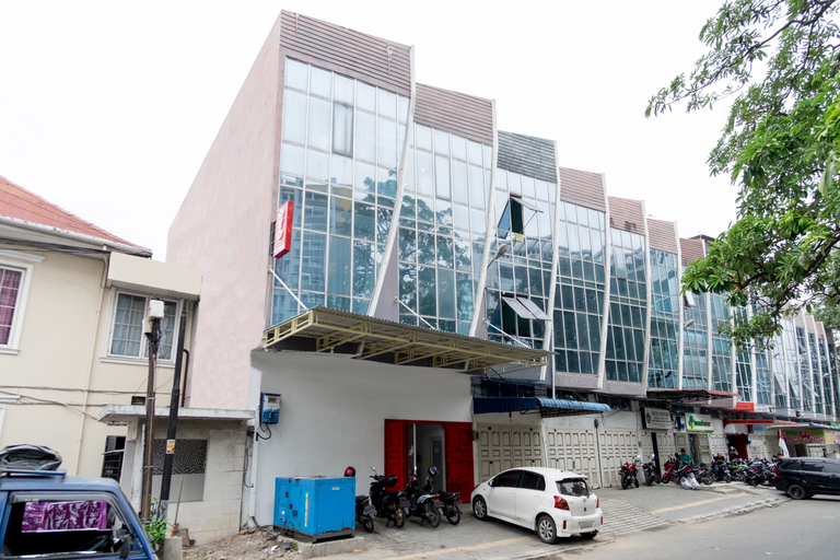 Exterior & Views 1, OYO 839 Royal Guest House, Medan