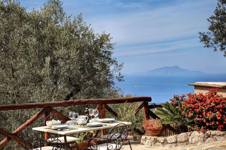Room 5, Tulipano - A Charming and Peaceful Hillside Villa With Lovely Views, Napoli