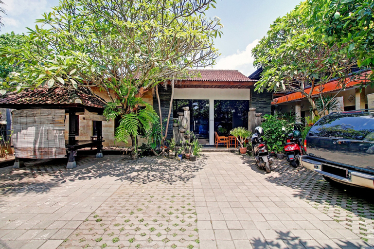 Exterior & Views 1, SUPER OYO 90672 ADHYA GUEST HOUSE LOMBOK, Lombok