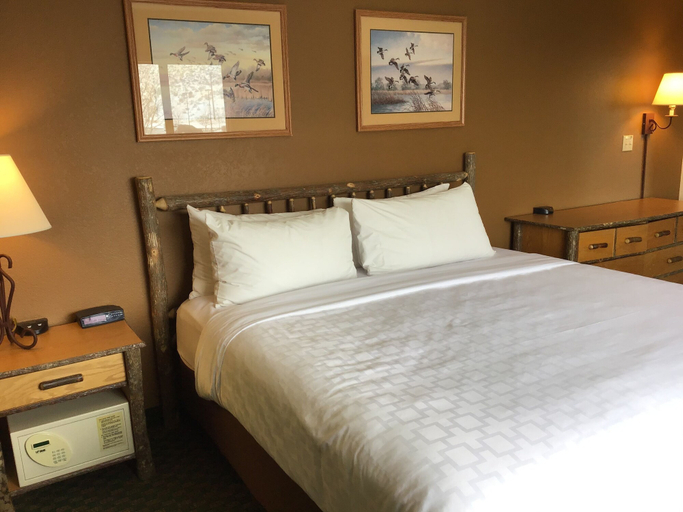 Bedroom 4, AmericInn by Wyndham Cody, Park