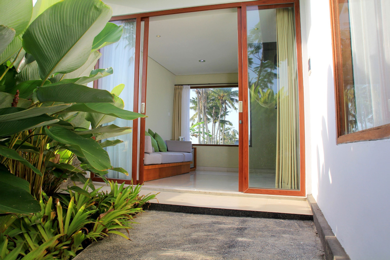 Exterior & Views 8