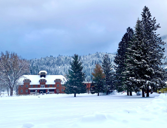 Exterior & Views 1, Silverton Mountain Manor, Shoshone