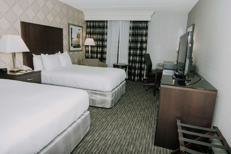 Bedroom 4, DoubleTree by Hilton Detroit - Dearborn, Wayne