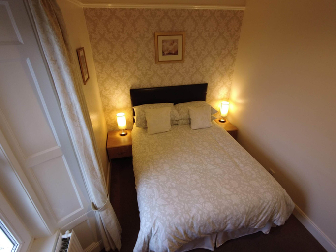 Bedroom 2, Inverardran House, Stirling
