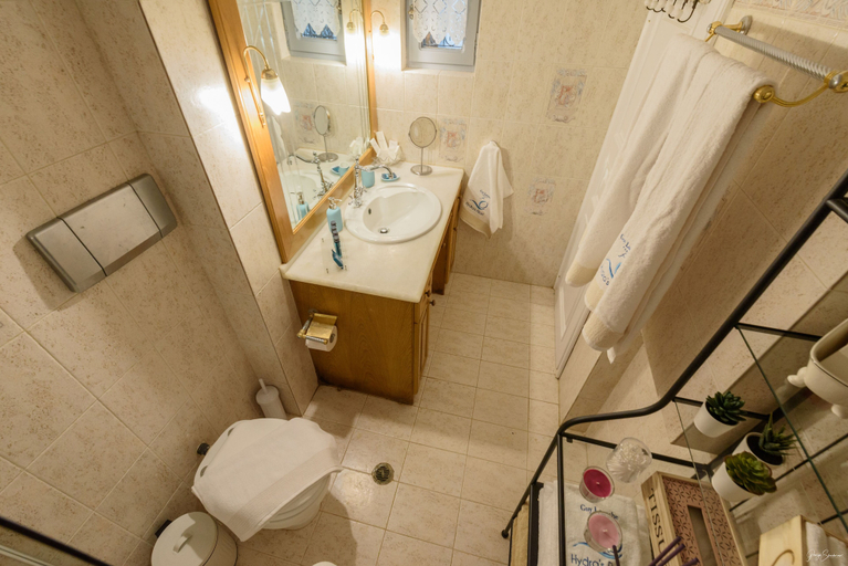Bathroom 3, Hydra's Pearl - Blue Pearl, Attica