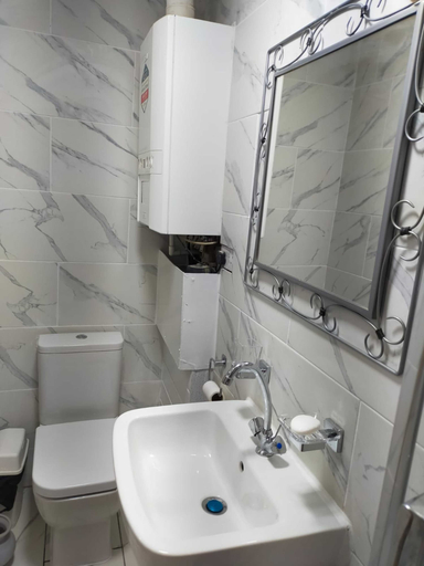 Bathroom 2, Paradise Apartment- Female Only, Bradford