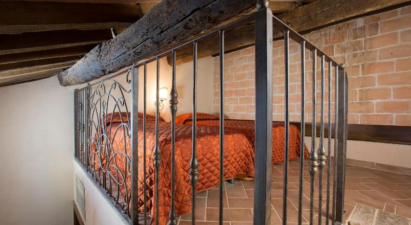 Facilities 5, Camere Dentro Il Castello, Siena