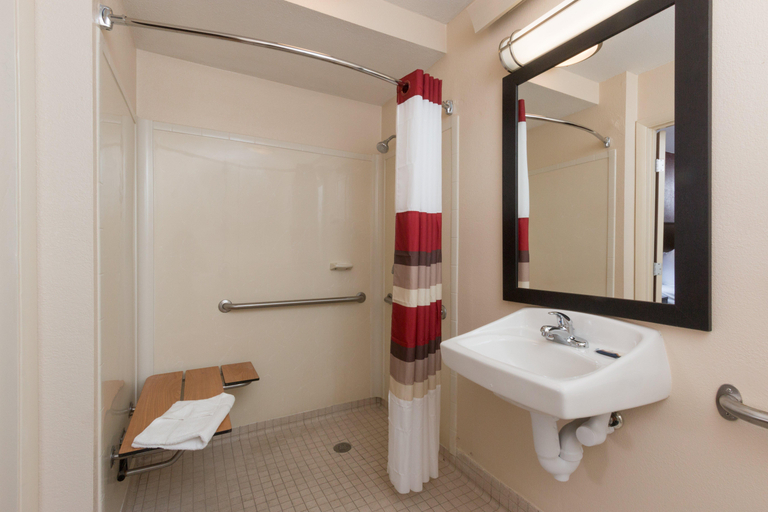 Bathroom, Red Roof PLUS+ Columbus-Ohio State University OSU, Franklin
